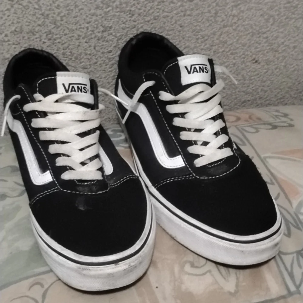 Vans - Picture 2 of 5